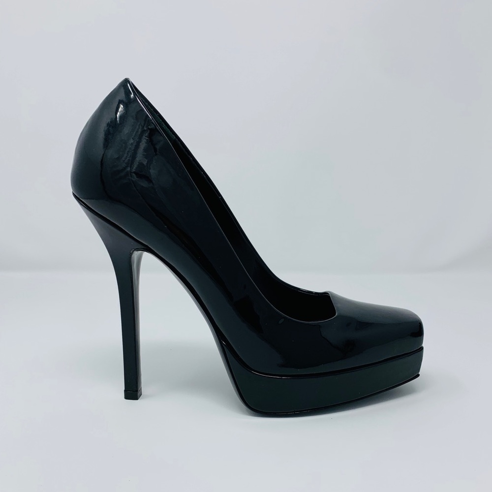 **SOLD** GUCCI Square Toe Heel Pumps in Excellent Condition